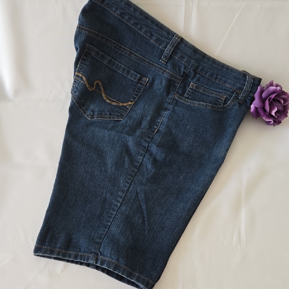 Faded Glory 18W Dark Wash Stretch Bermuda Denim Shorts Plus Size - Picture 3 of 8